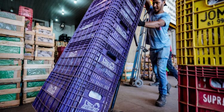 Rendimento médio dos brasileiros chega a R$ 3.057, recorde desde 2012