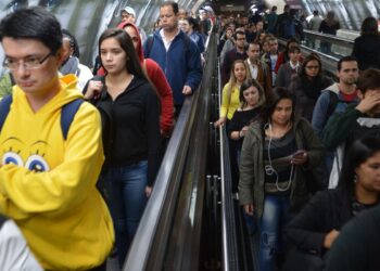 Falha no Metrô de São Paulo causa lentidão; estações estão lotadas