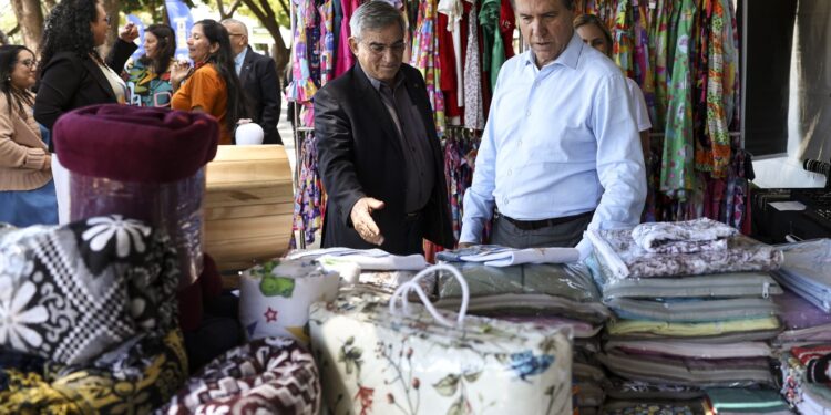 Trabalhadores podem atualizar documentos e vacinas na Esplanada