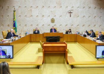 Dino e Mendonça têm discussão acalorada durante sessão do STF