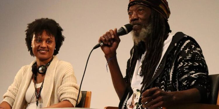 Ativistas debatem resistência digital diante de IA e plataformização