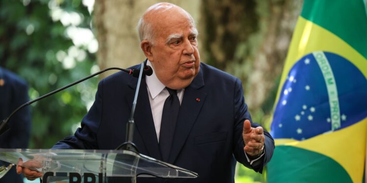 Morre, aos 90 anos, o embaixador Marcos Azambuja