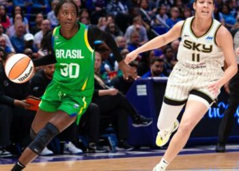 Em tour pelos EUA, seleção brasileira cai para o Chicago Sky, da WNBA
