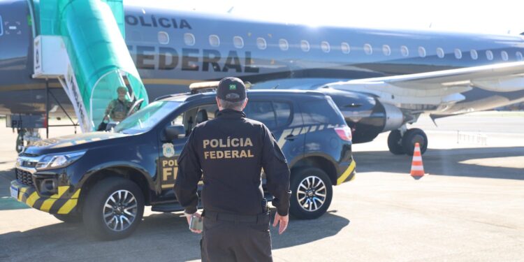 Integrante do PCC preso na Bolívia é levado para presídio em Brasília