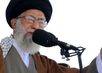 Aiatolá do Irã promete punição “amarga e dolorosa” contra Israel