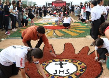 Tapetes de Corpus Christi do DF trazem memórias até além da fé