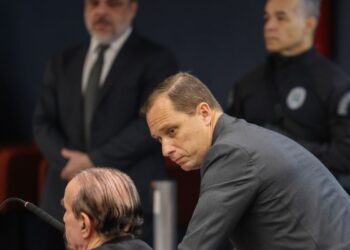 Cid diz que entregou dinheiro em sacola a pedido de Braga Netto