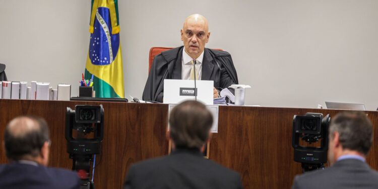 Bolsonaro nega ter recebido voz de prisão de ex-comandante do Exército