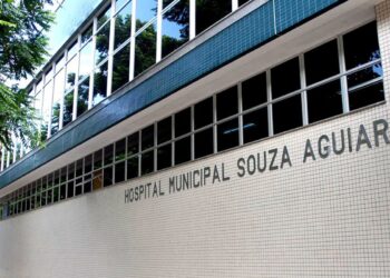 Unidades de saúde do Rio terão placas com textos críticos ao aborto