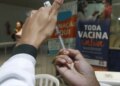 Gripe: SP inicia vacinação em estações e terminais nesta segunda