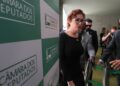 Moraes oficializa pedido de extradição de Carla Zambelli