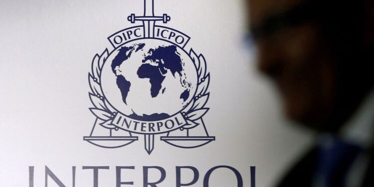 PF pede inclusão de Zambelli na lista de procurados pela Interpol