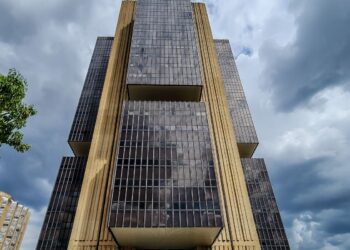 Copom eleva juros básicos da economia para 15% ao ano