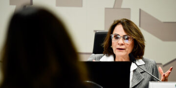 Avança projeto que exige campanha sobre gravidez na adolescência e riscos do aborto — Senado Notícias