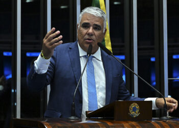 Girão acusa governo Lula de gastos abusivos na EBC — Senado Notícias