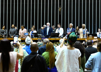 Legado religioso e social de Mãe Stella de Oxóssi é reverenciado em sessão solene — Senado Notícias