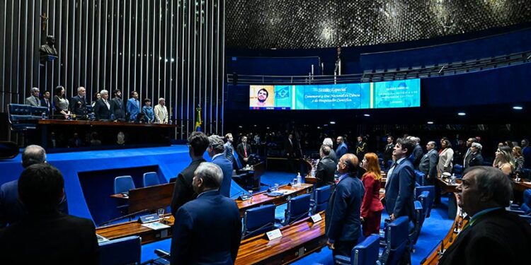 Demanda por garantia de investimentos marca sessão especial pelo Dia da Ciência — Senado Notícias