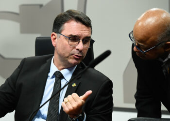 CSP aprova ‘botão do pânico’ para comunicação entre motoristas e polícia — Senado Notícias