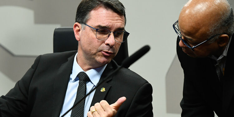 CSP aprova ‘botão do pânico’ para comunicação entre motoristas e polícia — Senado Notícias