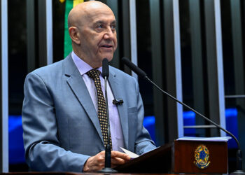 Confúcio Moura defende compromisso permanente com a educação — Senado Notícias