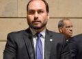 PF diz que Bolsonaro e Carlos integravam organização criminosa na Abin