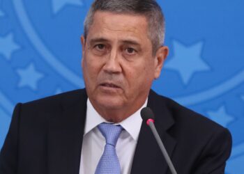 Braga Netto pede acareação com Cid na ação penal da trama golpista