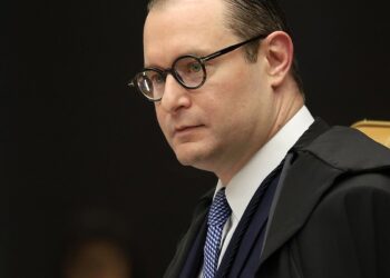 Zanin vota por responsabilizar redes sociais por postagens de usuários