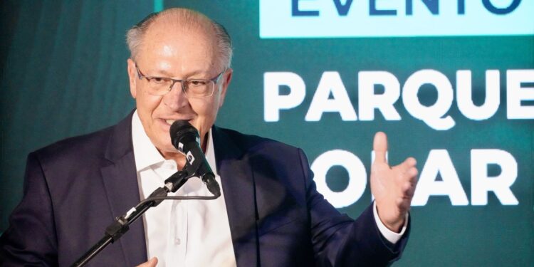 Nova tarifa de Trump sobre o aço vai encarecer produto, diz Alckmin