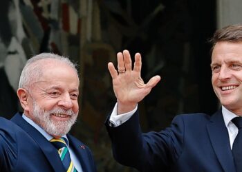 Ucrânia e Rússia não podem ser tratados em pé de igualdade, diz Macron