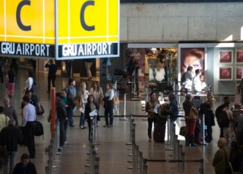 Drones do tráfico de drogas afetam 21 voos no aeroporto de Guarulhos