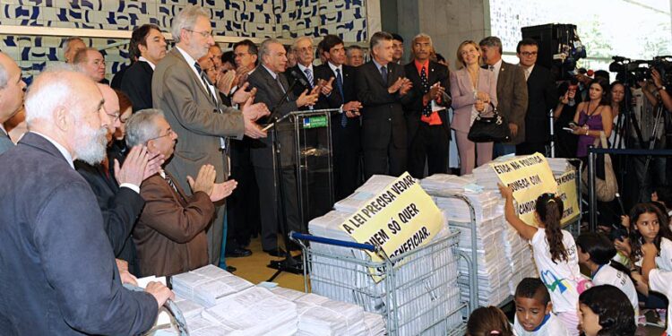 Lei da Ficha Limpa completa 15 anos — Senado Notícias