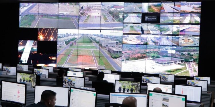 Projeto garante mais recursos para IA e outras tecnologias no combate ao crime — Senado Notícias