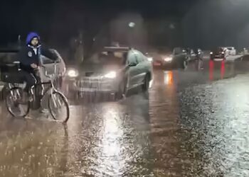Chuva acima do esperado alaga ruas e causa transtornos em Canoas