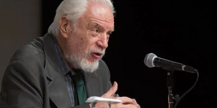 Escritor Cícero Sandroni, membro da ABL, morre aos 90 anos