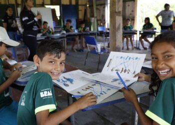 “Z de zangão”: projeto aproveita vivências para alfabetizar no mangue