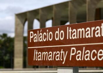 Brasil condena ataques de Israel e dos EUA a instalações no Irã