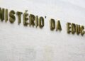 MEC libera acúmulo de benefícios para estudantes de graduação