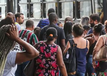 Desemprego recua para 6,2% em maio, o menor para o período desde 2012