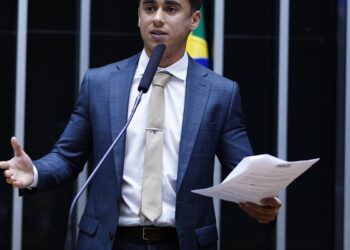 STJ mantém condenação de Nikolas por transfobia contra Duda Salabert