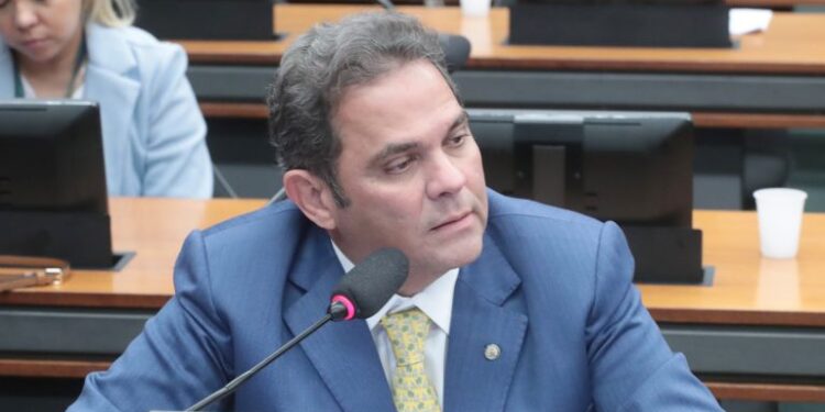 Comissão aprova alterações na MP que amplia uso do Fundo Social do pré-sal – Notícias