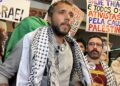 Thiago Ávila chega ao Brasil e é recebido por grupo pró-Palestina