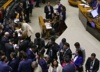 Congresso aprova usar emendas para salários de profissionais da saúde