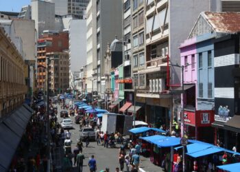 Comércio paulista fechou 3 mil vagas em março, diz FecomércioSP