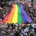 Parada LGBT+ de SP discute o envelhecimento em meio à festa e reflexão