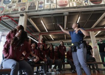 SP: Torcedores acompanham o Campeonato Feminino no Museu do Futebol