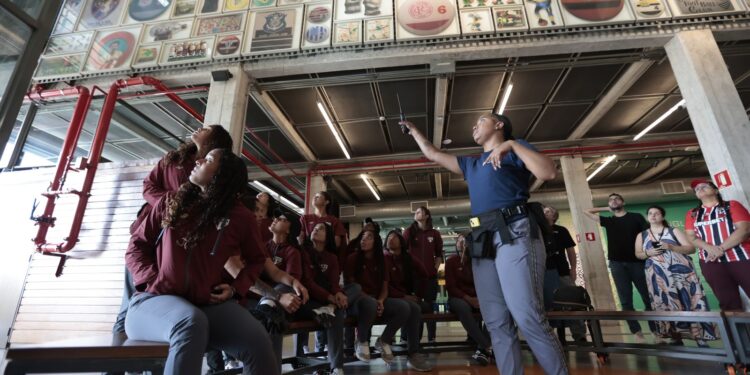 SP: Torcedores acompanham o Campeonato Feminino no Museu do Futebol
