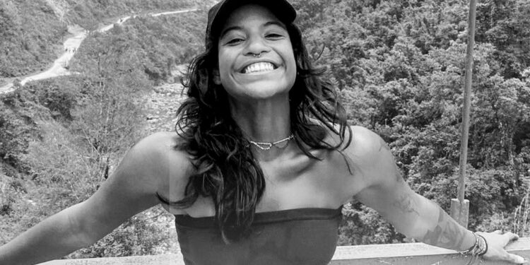 Morre brasileira que caiu em vulcão na Indonésia