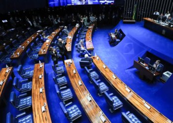 Senado segue Câmara e também derruba decreto do IOF