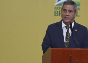 PGR envia ao STF parecer para manter prisão de Braga Netto