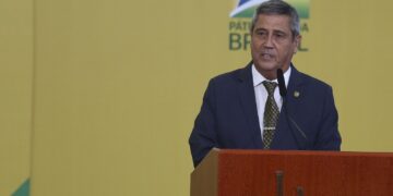 PGR envia ao STF parecer para manter prisão de Braga Netto